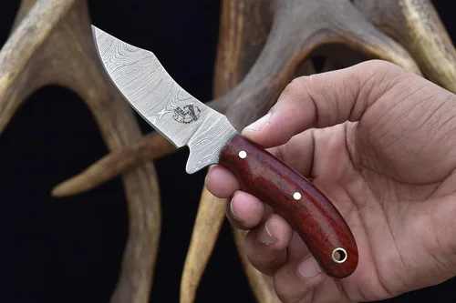 Vista 3 de Knives Ranch Cuchillo utilitario EDC hecho a mano, espiga completa, acero de damasco, mango de micarta de arpillera, funda de vaquero resistente