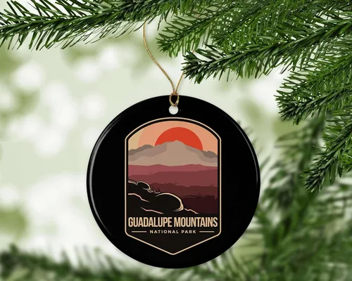 Vista 2 de Adorno del Parque Nacional de las Montañas Guadalupe – Regalo del Parque Nacional de las Montañas Guadalupe – Adorno de Navidad de las Montañas