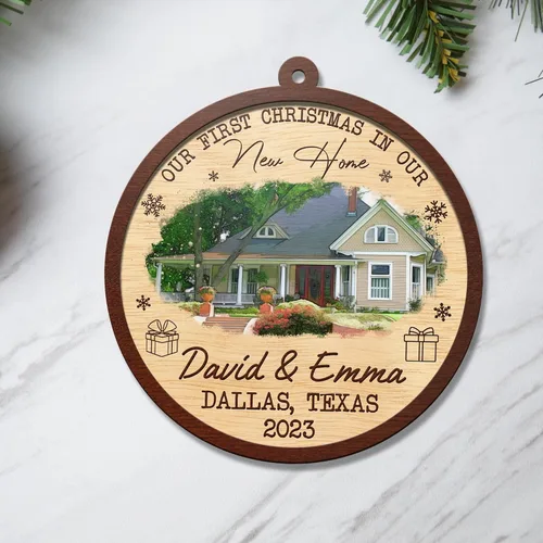 Vista 8 de V VIBEPY Adornos personalizados para casa nueva, adornos de Navidad para el hogar, adornos de madera de Navidad, 3.5 pulgadas, adornos de 3 capas
