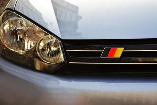 Vista 5 de iJDMTOY (1) insignia emblema de la bandera alemana adaptable a la parrilla delantera de autos alemanes, por ej.: Audi, BMW, Mercedes, Porsche