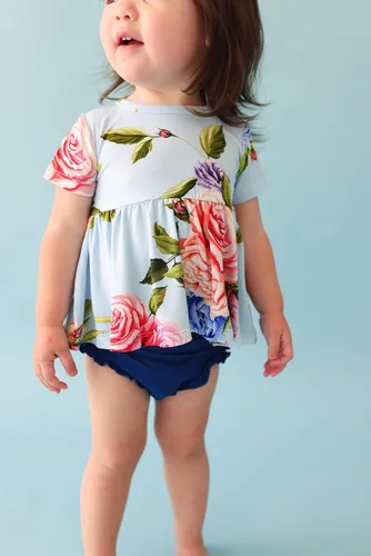 Vista 2 de Posh Peanut Conjunto de dos piezas – Conjunto de camiseta y pantalones cortos de manga corta – Viscosa transpirable de bambú para bebé niña Rosa