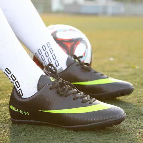 Vista 8 de UYO Zapatos de fútbol de interior para hombre, tacos de fútbol bajos, con cordones, antideslizantes, para deportes, fútbol sala TF