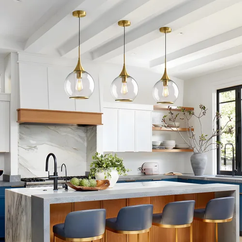 Vista 5 de Luces Colgantes para Isla de Cocina: Lámpara de Estilo Granja Dorada Cepillada con Vidrio Transparente - Globo de Mediados de Siglo de 10 Pulgadas