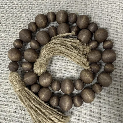 Vista 3 de Guirnalda de cuentas decorativas de madera estilo granja hecha a mano, bandeja de mesa de cuentas de madera boho con borla, pequeña decoración Nogal