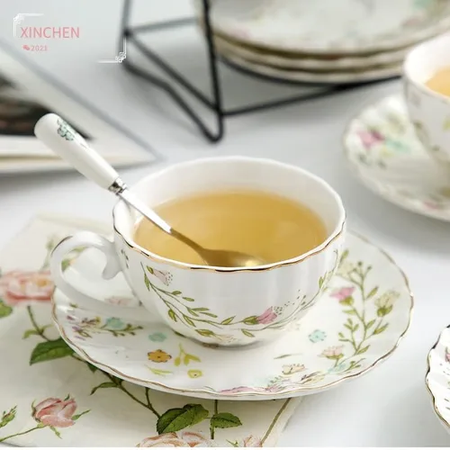 Vista 3 de Tazas de café creativas de porcelana taza y platillo de cerámica juegos simples de diseño moderno tazas de café tazas para café decoración del hogar