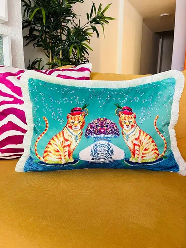 Vista 2 de Funda de almohada con patrón de gato amarillo, almohada de terciopelo turquesa, cojín de borla beige, almohada decorativa para decoración del hogar