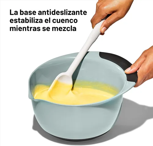 Vista 5 de OXO Good Grips Juego de 3 Cuencos de Plástico para Mezclar de 3 Piezas - Azul Cadete, Gris Torre, Jade, Pequeño, Mediano, Grande