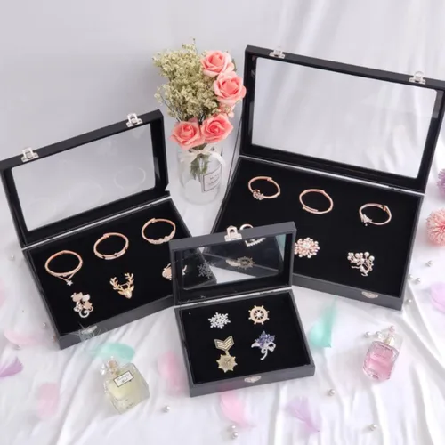 Vista 6 de Caja expositora grande negra a prueba de polvo con ganchos para medallas militares, joyas, insignias, collares, pulseras, 13.8 x 9.5 pulgadas