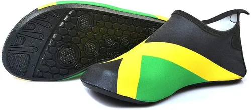 Vista 2 de VOARYISA Zapatos de agua para mujeres y hombres de secado rápido, zapatos de playa para surf al aire libre, yoga, ejercicio, bandera de Jamaica