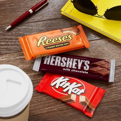 Vista 5 de HERSHEY'S, KIT KAT and REESE'S - Caja variada de dulces de chocolate con leche, 27.3 onzas (18 unidades)