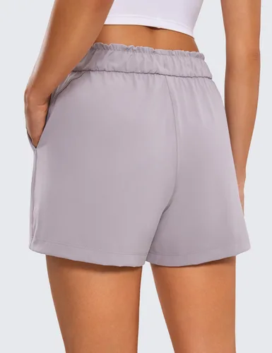 Vista 2 de CRZ YOGA Pantalones cortos deportivos elásticos en 4 direcciones para mujer, de cintura alta, cómodos pantalones cortos casuales de trabajo