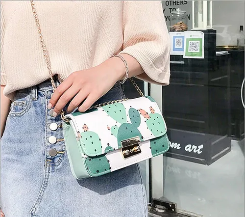 Vista 7 de Mellshy Bolsos cruzados con estampado de cactus lindo para mujer, bolso de hombro con cadena, Blanco