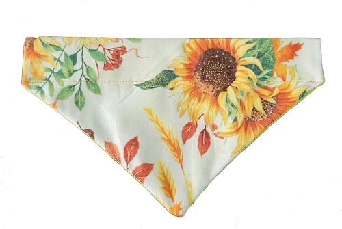 Vista 3 de Bandana para perro con hojas de otoño que se desliza en el tamaño de su collar existente (XS)