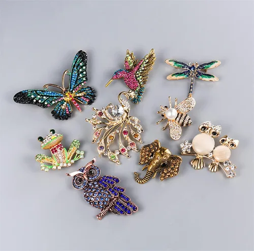 Vista 6 de Dainty Owl Hummingbird Butterfly Dragonfly Peacock Frog Bee Animals Brooch Pin Delicate Crystal Rhinestone Cubic Zirconia Animals and Insect Brooch