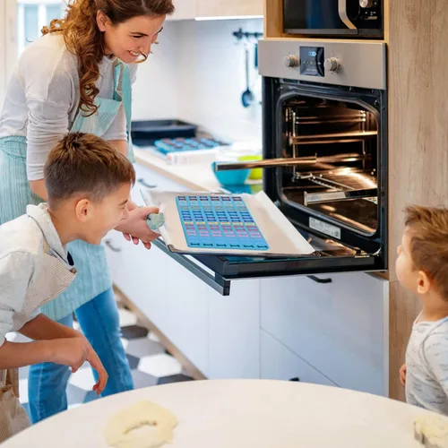Vista 3 de Moldes para Golosinas para Perros, 108 Cavidades Moldes de Silicona en Forma de Mini Hueso Moldes para Hornear para Golosinas para Perros, Galletas