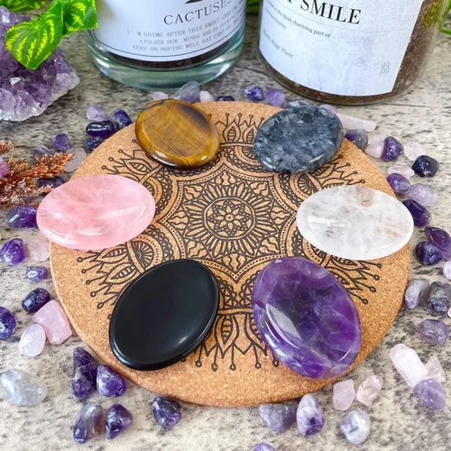 Vista 7 de DUQGUHO 2 piedras de preocupación para el pulgar para la ansiedad, cuarzo rosa natural, cristales curativos de cuarzo transparente, piedras