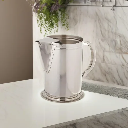 Vista 2 de Winco Jarra de acero inoxidable de 64 oz - Acabado de espejo, protector de hielo Guardahielo, Servicio de restaurante, Ideal para agua, Té helado