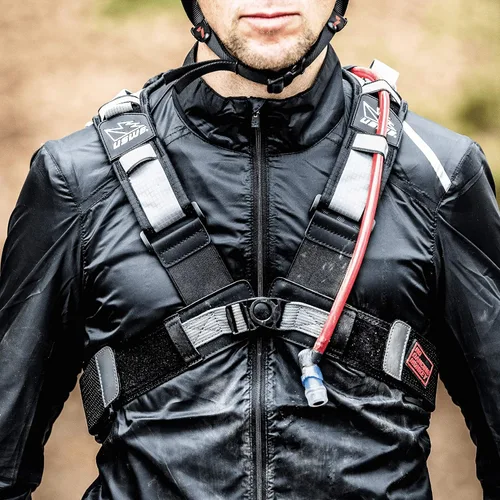 Vista 8 de USWE Airborne Limited Race Edition con bolsa de agua incluida, mochila de hidratación para hombres y mujeres, ideal para MTB, ciclismo, ciclismo