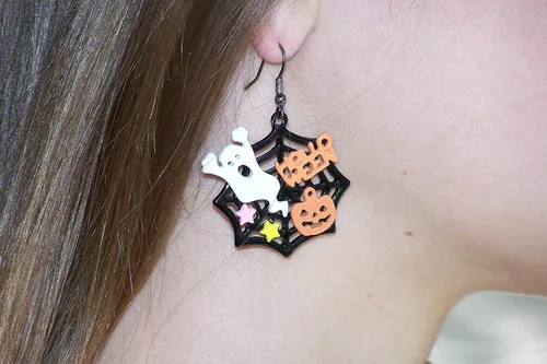 Vista 4 de Della's Designs Aretes colgantes de Halloween, estilo mixto, con colores de otoño radiantes, Metal
