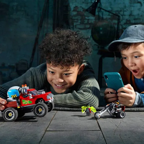 Vista 2 de LEGO Hidden Side El Fuego's Stunt Truck 70421 Kit de construcción, juego fantasma para niños y niñas de 8 años en adelante, juego interactivo