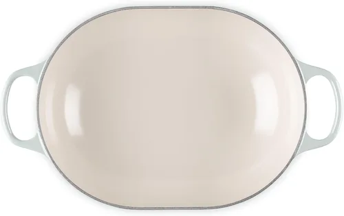 Vista 3 de Le Creuset - Cacerola ovalada de hierro fundido esmaltado con tapa, 3.75 cuartos de galón, sal marina Sea Salt
