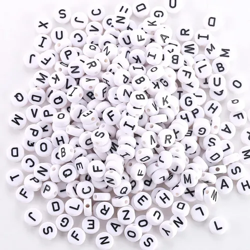 Vista 2 de 500 cuentas del alfabeto negro sobre blanco, cuentas redondas de letras acrílicas de 0.394 pulgadas, cuentas de letras blancas del alfabeto A-Z