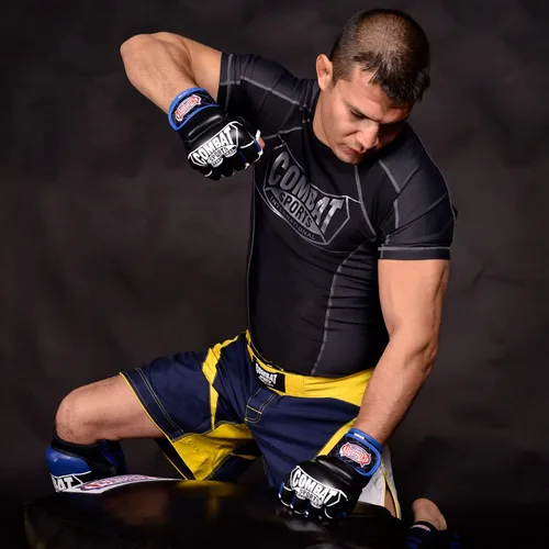Vista 2 de Combat Sports Guantes de entrenamiento MMA Hammer Fist