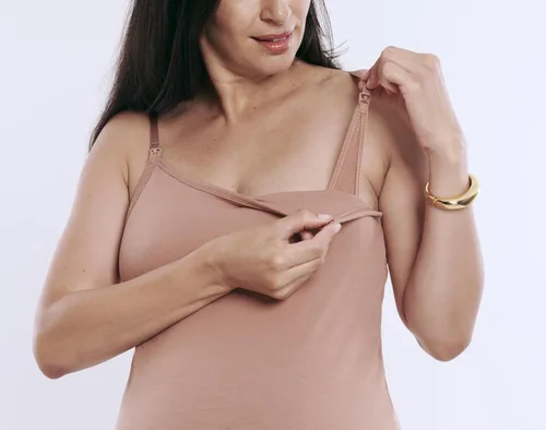 Vista 31 de Motherhood Maternity Camiseta sin mangas de lactancia con clip para mujer con correas ajustables y brasier integrado para lactancia materna