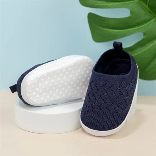 Vista 5 de Meckior - Zapatos para recién nacidos, tipo mocasines de lona con suela suave para recién nacidos, bebés, niños y niñas que estén dando sus primeros