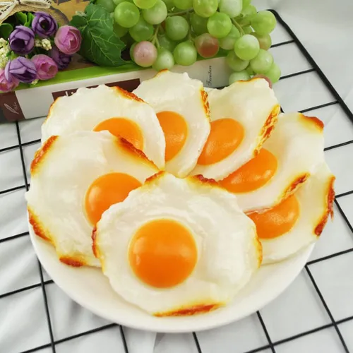 Vista 9 de Modelos de huevos fritos simulados, 4 piezas de huevos fritos falsos, juguetes de comida para niños, decoración de cocina, accesorios para fotos