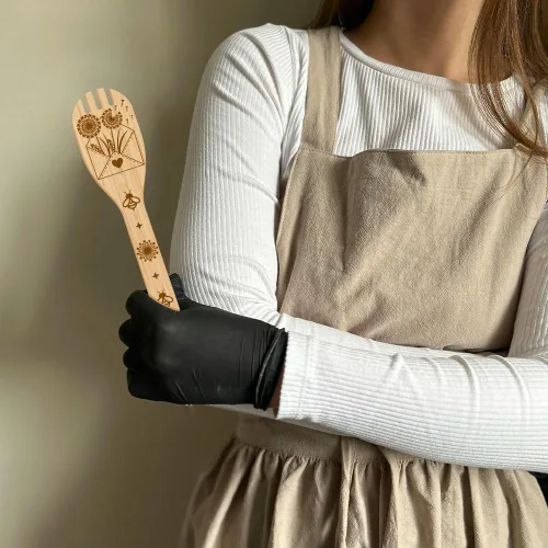Vista 6 de GLOBLELAND Juego de 6 cucharas de madera de diente de león con diseño de mariposa y bambú, utensilios de cocina de madera grabada, juego