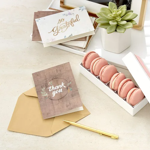 Vista 3 de Hallmark Surtido de Tarjetas de Agradecimiento, Flores Rústicas y Surtido de Tarjetas de Agradecimiento, Florales Pintados
