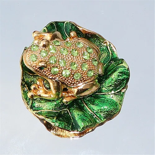 Vista 4 de Waltz&F - Joyero con bisagras decorativas y diseño de rana de diamante verde de loto pintado a mano, regalo único para decoración del hogar