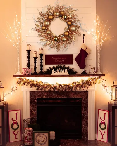 Vista 3 de Corona de Navidad sin luz de 16 pulgadas, corona de puerta de bronce hecha a mano con bayas de eucalipto artificiales y adornos para decoración