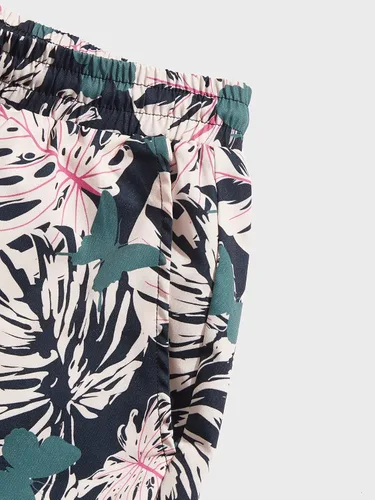 Vista 100 de GORGLITTER Conjunto de 2 piezas de camiseta gráfica de manga corta para hombre, estampado hawaiano con cordón y pantalones cortos
