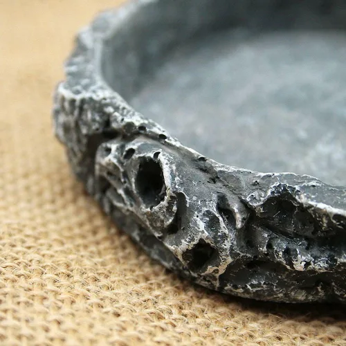 Vista 4 de OMEM Reptile Natural Bowl Plato de comida y agua hecho en resina (2 unidades, gris, S)