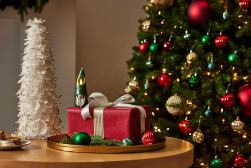 Vista 7 de Luminara Vela LED sin llama con figuras de gnomo, color verde, 2.2 x 6 pulgadas, funciona con pilas, decoración de Navidad e invierno, cera real
