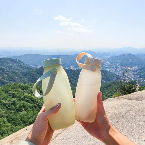 Vista 2 de BLUE GINKGO Botella de agua plegable – Botella de silicona ligera y plegable para viajes, senderismo y campamento