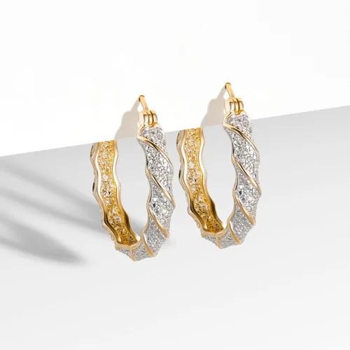 Vista 3 de Amazon Essentials Pendientes de aro trenzados de bronce chapado con diamantes (anteriormente colección Amazon)