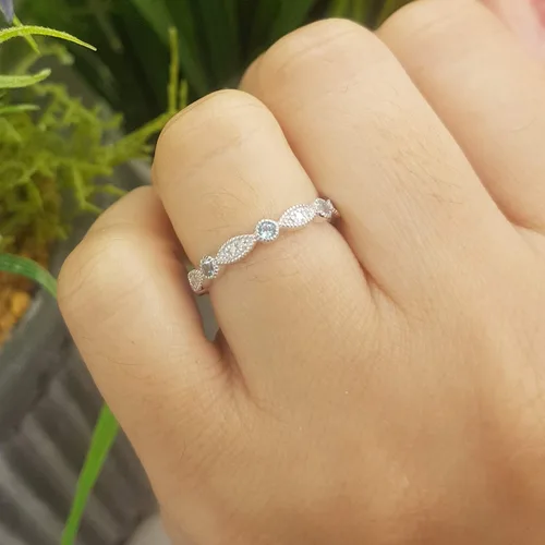 Vista 6 de Dazzlingrock Collection Anillo de boda apilable de estilo vintage de 14 quilates con piedras preciosas redondas y diamantes blancos, oro blanco