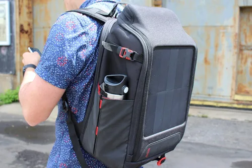 Vista 6 de Voltaic Systems OffGrid - Cargador solar para mochila con batería V50, 10 W, alimenta teléfonos, tabletas, dispositivos USB y más