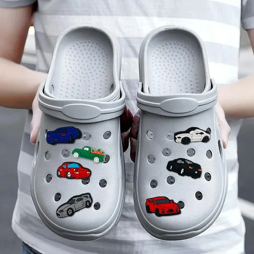 Vista 7 de 14 dijes para zapatos de coche de carreras, camión de carreras, autobús que no se repiten, accesorios de decoración para niños, niñas, adultos