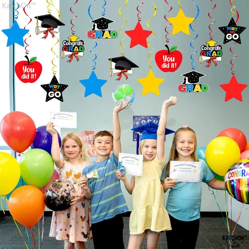 Vista 8 de KatchOn, 30 espirales colgantes de graduación de jardín de infantes, sin bricolaje Coloridas graduaciones preescolares para decoraciones