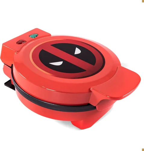 Vista 2 de Uncanny Brands Marvel Deadpool Waffle Maker - Merc With a Mouth on Your Waffles- Plancha para gofres