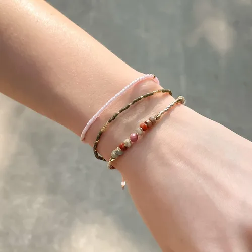 Vista 4 de KELITCH Pulsera de la amistad de ágata de cristal, hecha a mano, pulseras ajustables para mujer Beige