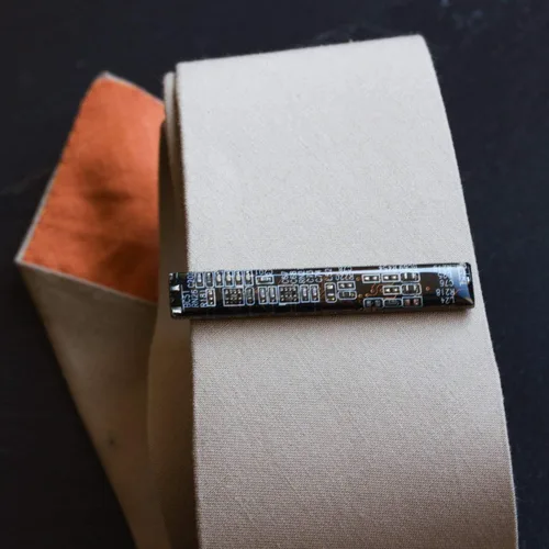 Vista 14 de Clip de corbata para placa de circuito, regalo único para geek de la computadora