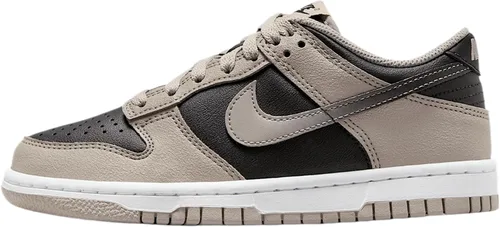 Vista 935 de Nike Kid's Dunk Low Sneaker