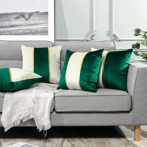 Vista 3 de OTOSTAR Juego de 4 fundas de almohada de terciopelo suave de 18 x 18 pulgadas, fundas de almohada decorativas modernas de cuero dorado a rayas