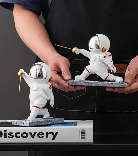 Vista 3 de LEONARK Regalos de esgrima, estatua de astronauta, figura de astronauta, colección de recuerdo de esgrima