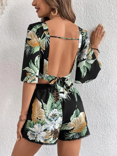 Vista 2 de SweatyRocks Conjunto de 2 piezas de blusa corta con nudo frontal y mangas de mariposa boho con pantalones cortos para mujer